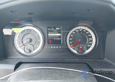 2022 Ram 1500 Classic Tradesman 4X2 6'4 Box z USA, uszkodzony, nr VIN 3C6JR6ATXNG290036